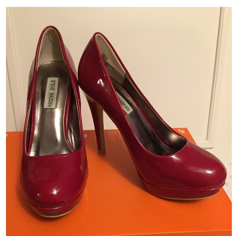🚨 Final Drop: Women's Steve Madden red pumps